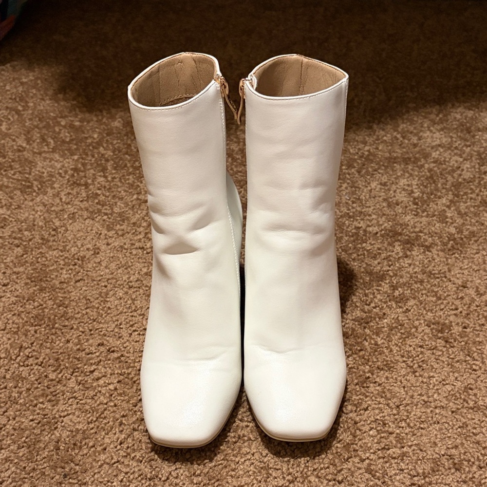 IDIFU Chic White Ankle Booties